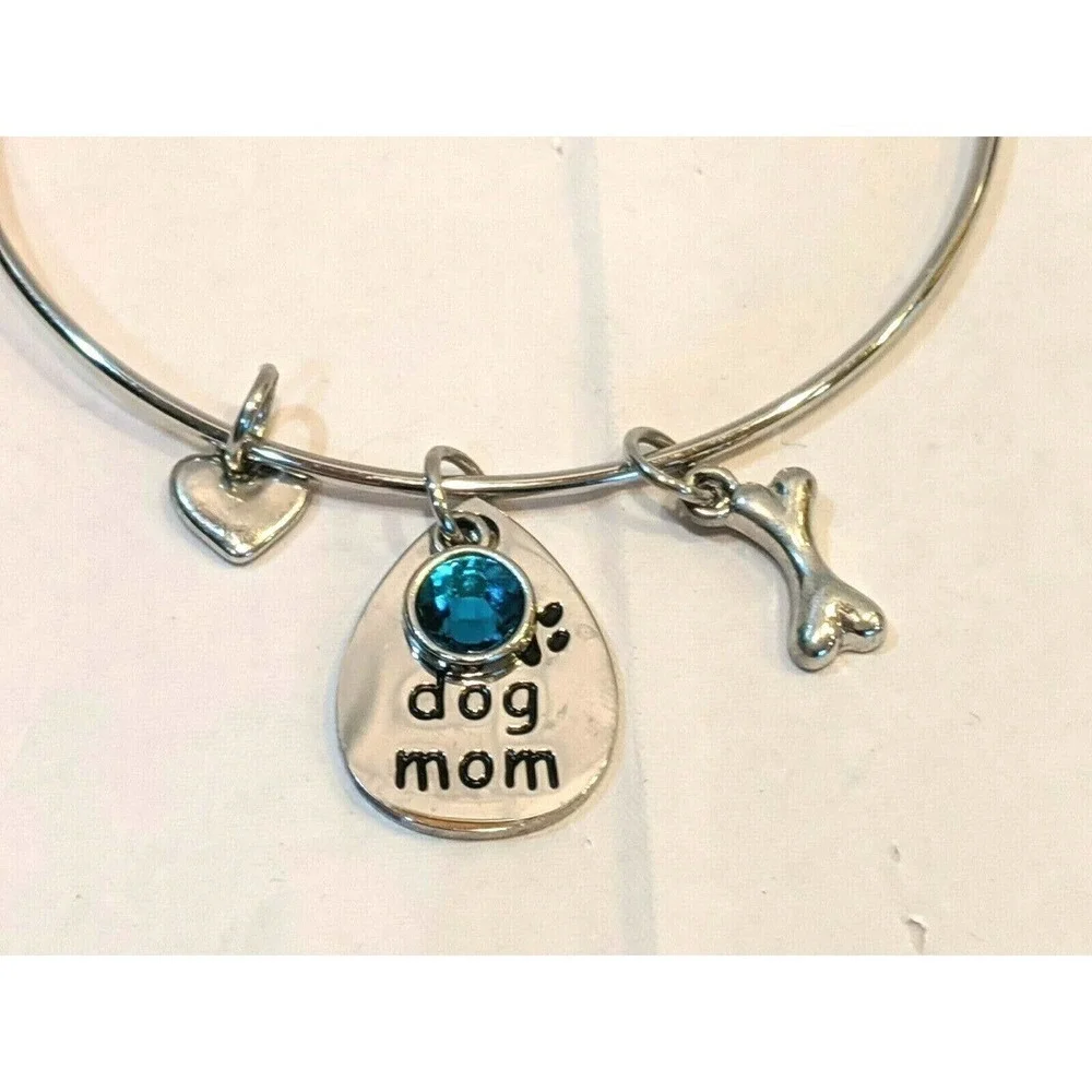 Unbranded dog mom